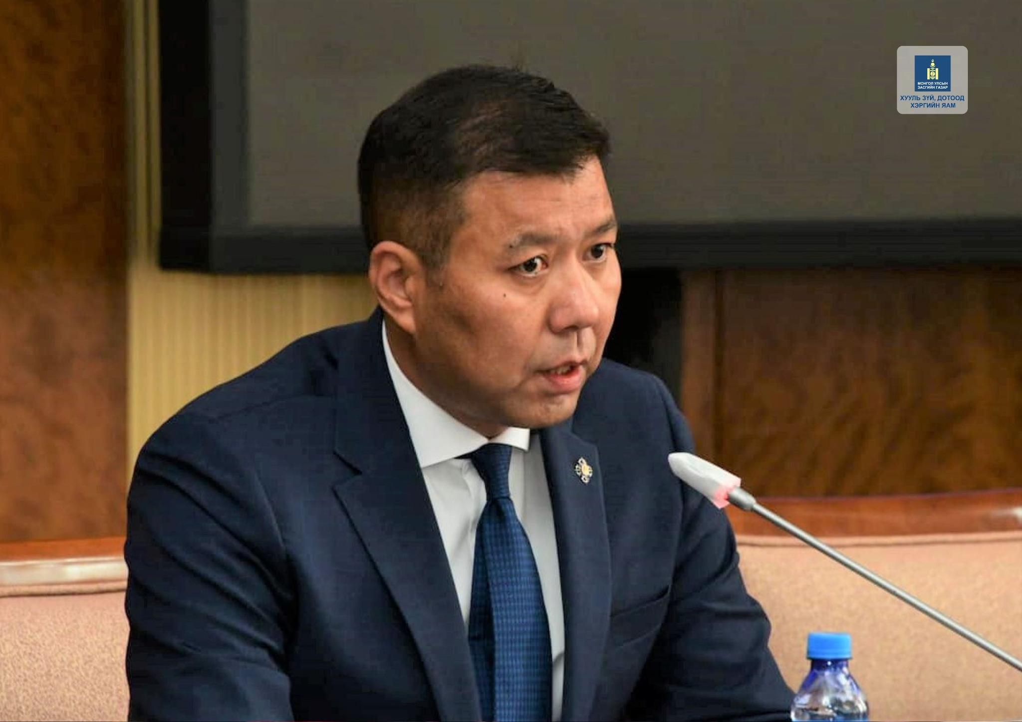 Бизнесийн үйл ажиллагаа эрхлэхэд хүндрэл учруулсан зөрчлийг арилгахыг Б.Энхбаяр сайд үүрэг болголоо